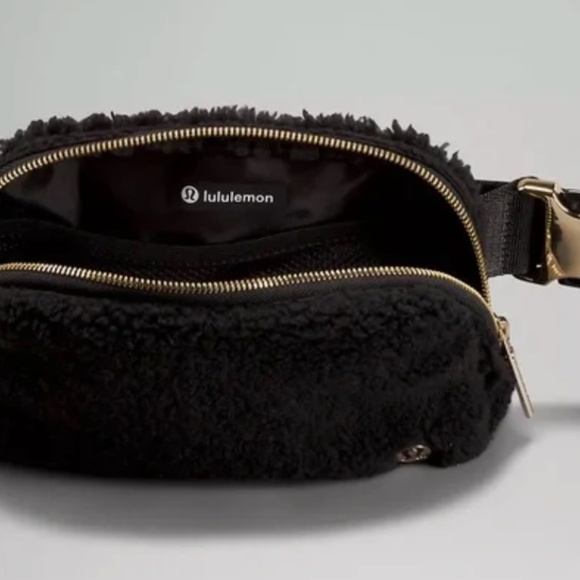 Lululemon Everywhere Belt Bag 1L Black *Fleece - NWT - Picture 2 of 12